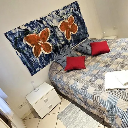 דירה Rose House With Private Garden